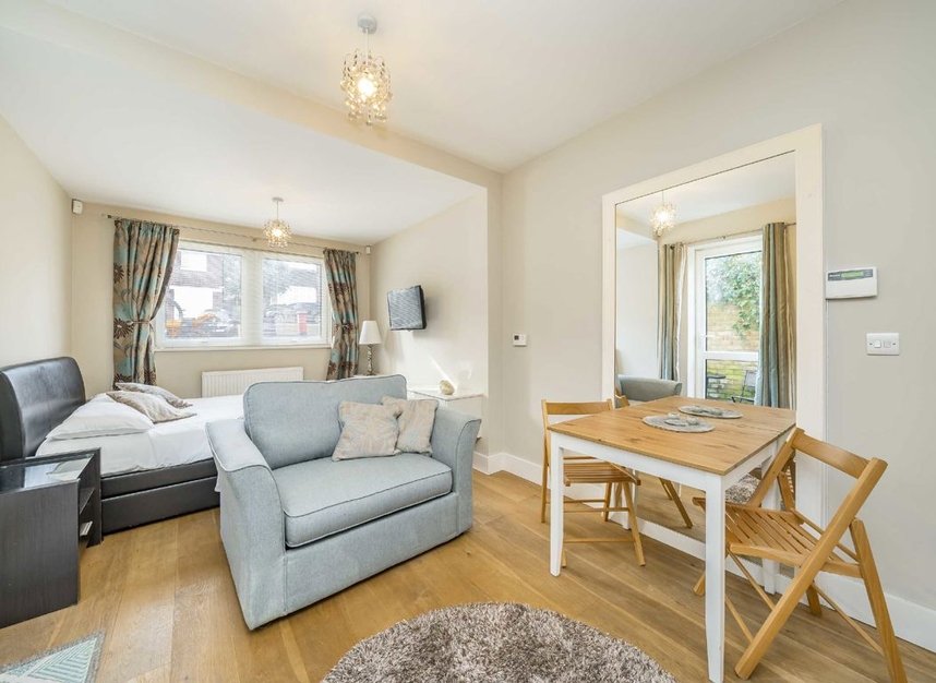 Properties for sale in The Ridings - W5 3BU view10