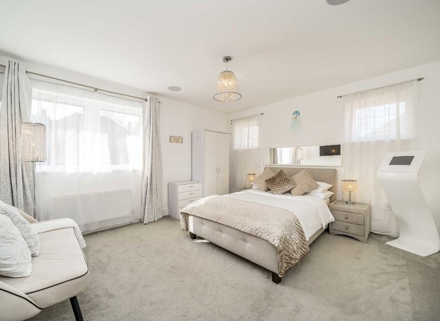 Properties for sale in The Ridings - W5 3BU view9