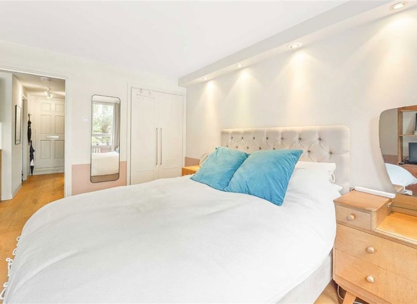 Properties for sale in Thomas More Street - E1W 1UA view5