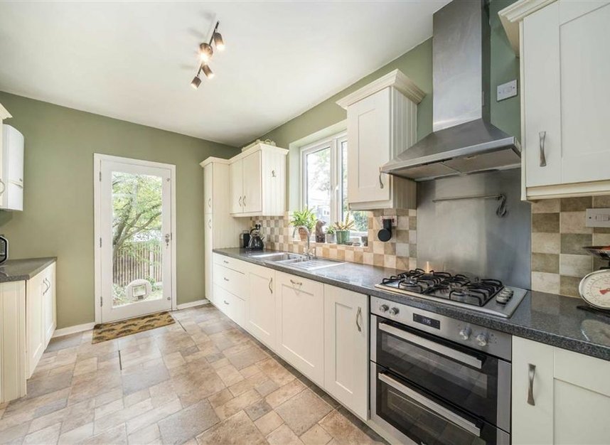 Properties for sale in Thornford Road - SE13 6SG view8