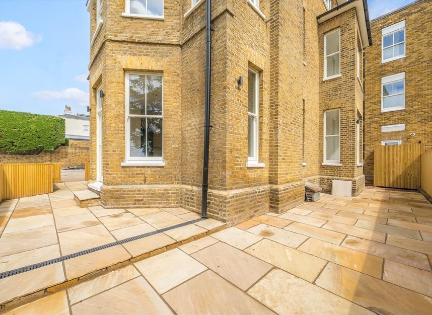 Properties for sale in Thornton Road - SW19 4NQ view9
