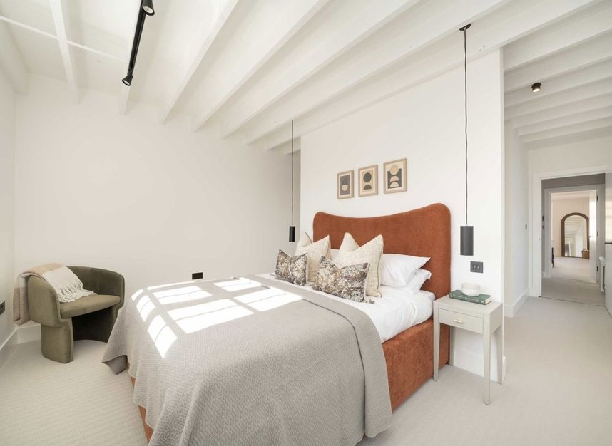 Properties for sale in Thornton Road - SW19 4NQ view10