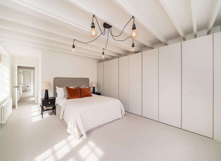 Properties for sale in Thornton Road - SW19 4NQ view8