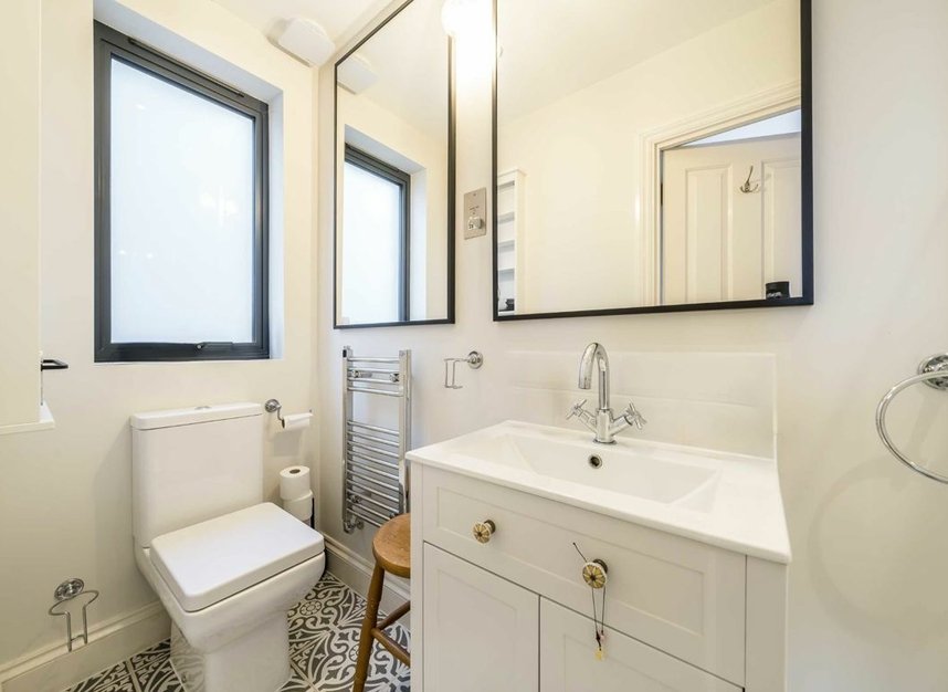 Properties for sale in Thurlestone Road - SE27 0PE view15