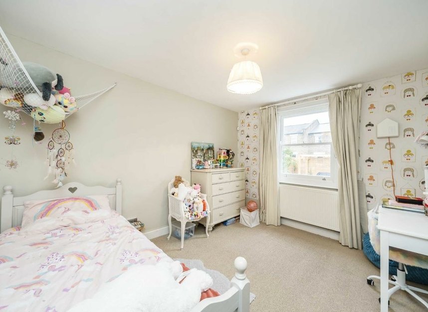 Properties for sale in Thurlestone Road - SE27 0PE view8