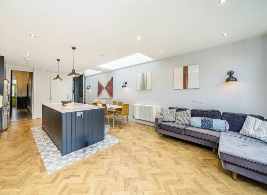 Properties for sale in Thurlestone Road - SE27 0PE view13