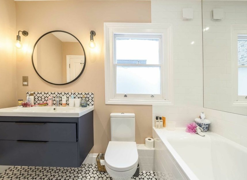 Properties for sale in Thurlestone Road - SE27 0PE view14