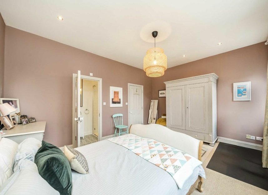 Properties for sale in Thurlestone Road - SE27 0PE view9