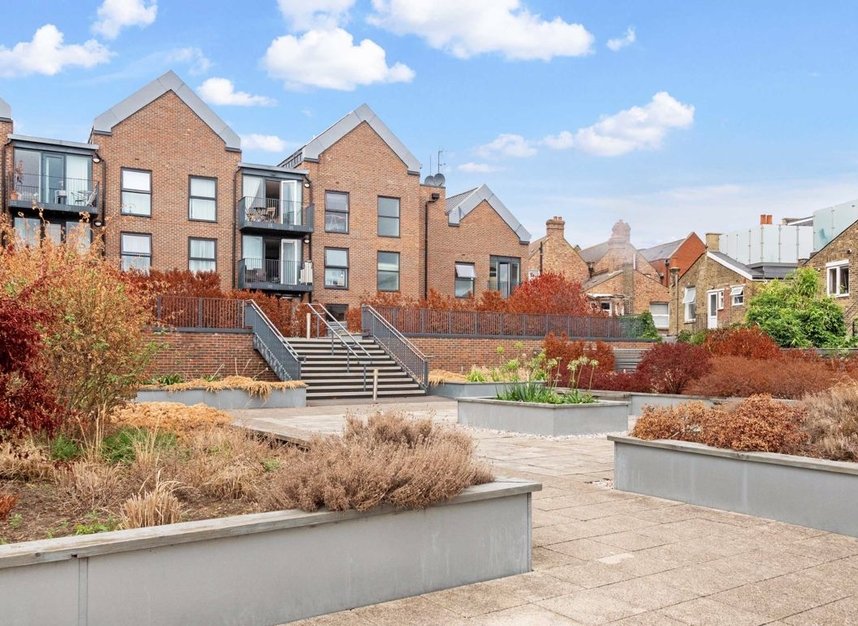 Flat for sale in Tooting High Street, London, SW17 (Ref 188198) Dexters