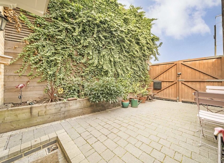 House for sale in Tooting High Street, London, SW17 (Ref 211909) Dexters