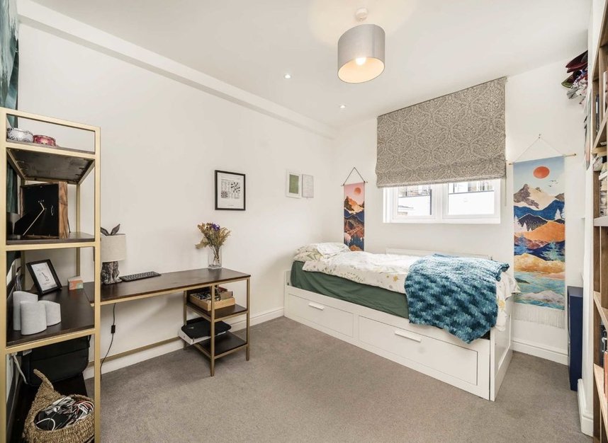 House for sale in Tooting High Street, London, SW17 (Ref 211909) Dexters