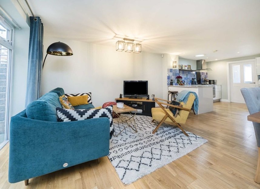 House for sale in Tooting High Street, London, SW17 (Ref 211909) Dexters