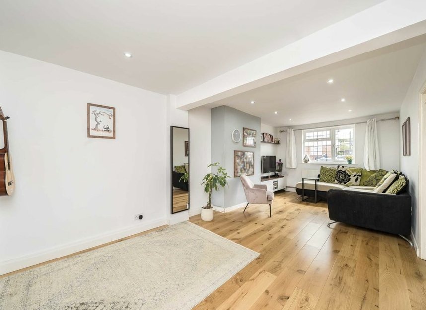 Properties sold in Townholm Crescent - W7 2NA view2