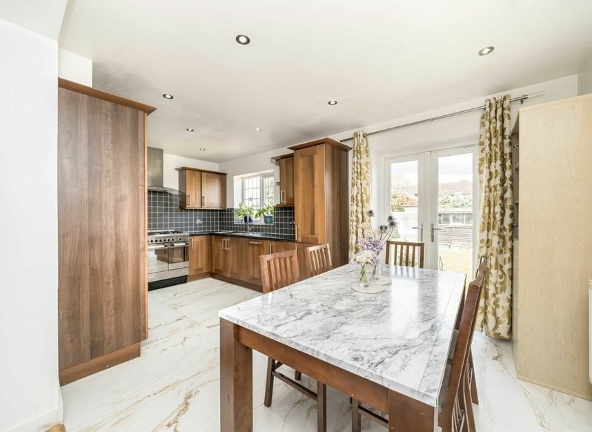 Properties sold in Townholm Crescent - W7 2NA view3