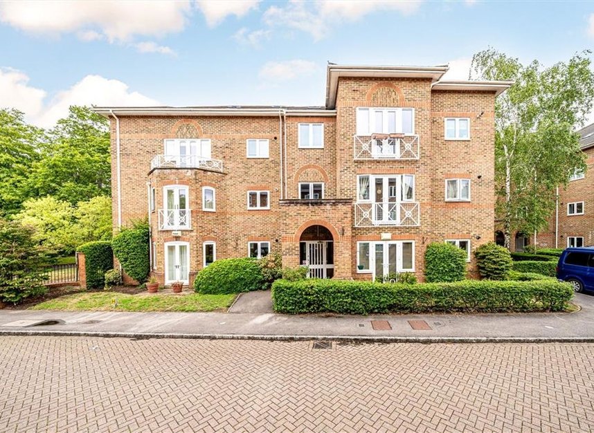 Properties for sale in Trematon Place - TW11 9RH view1