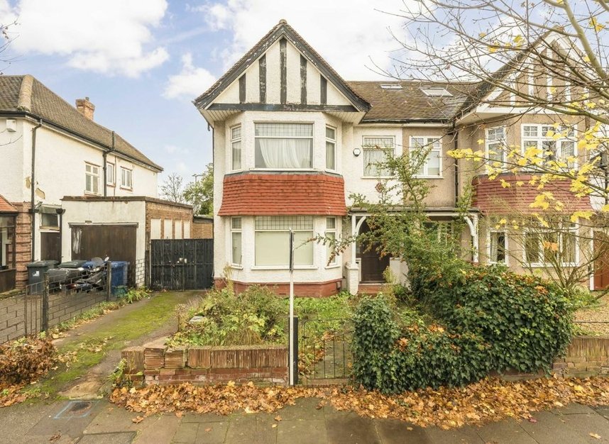 Properties for sale in Tring Avenue - W5 3QB view1