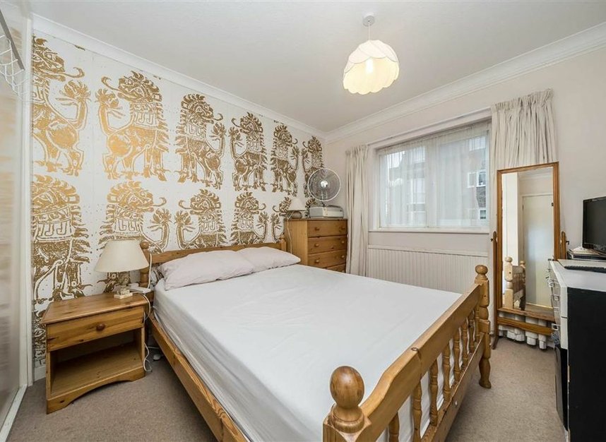Flat for sale in Twickenham Road, Teddington, TW11 (Ref 203768) Dexters