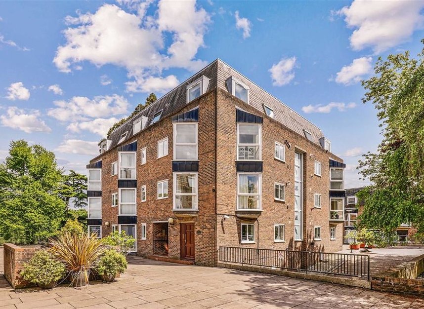 Flat for sale in Twickenham Road, Teddington, TW11 (Ref 203768) Dexters