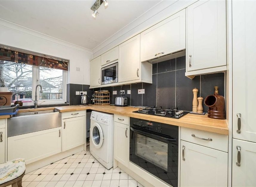 Flat for sale in Twickenham Road, Teddington, TW11 (Ref 203768) Dexters