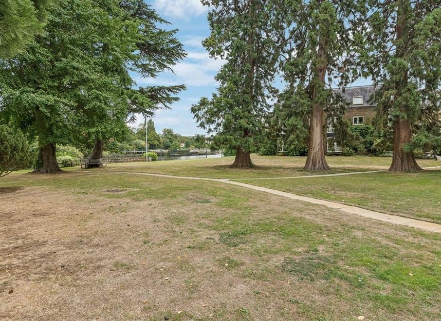 Properties for sale in Twickenham Road - TW11 8BL view7