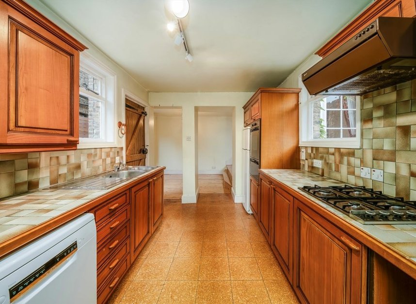 Properties for sale in Tytherton Road - N19 4QD view8