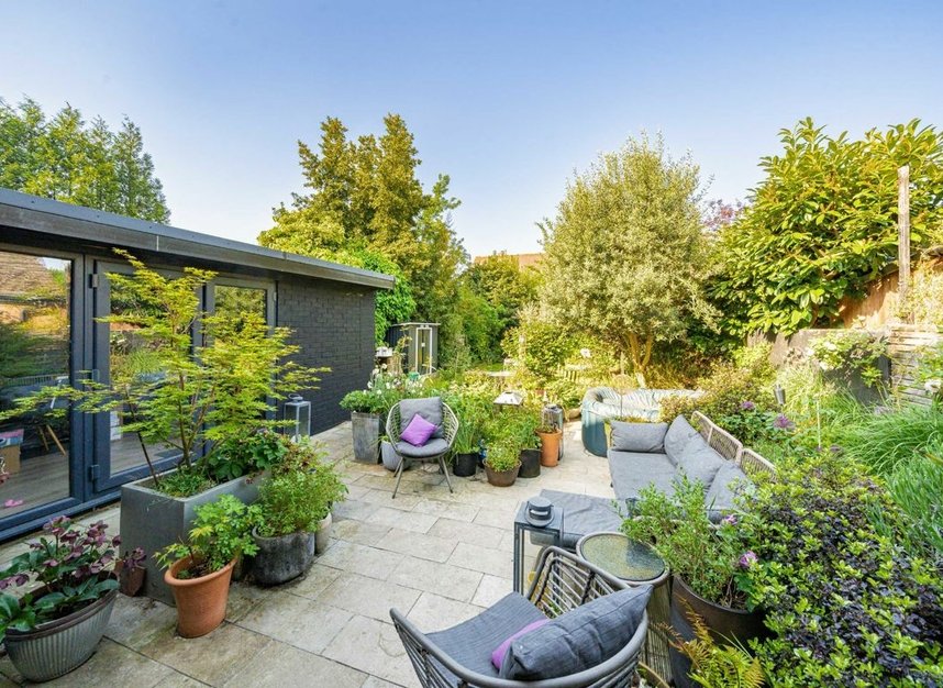 Properties sold in Uxbridge Road - TW12 3AA view7