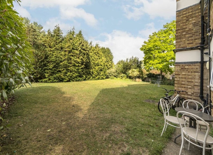 Properties for sale in Uxbridge Road - TW12 1AX view4