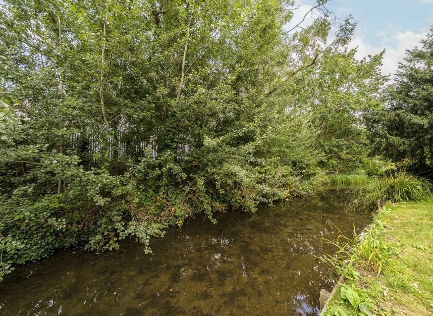 Properties for sale in Uxbridge Road - TW12 1AX view5