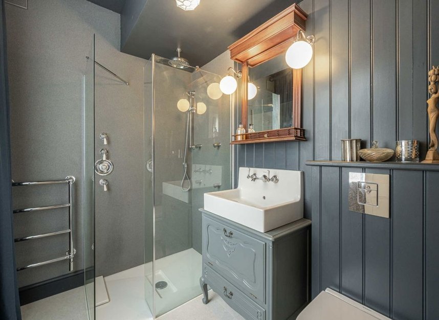 Properties for sale in Uxbridge Road - TW12 3AD view11