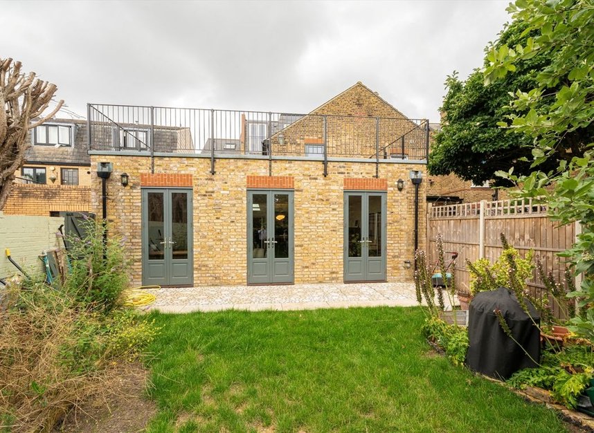 Properties for sale in Uxbridge Road - TW12 3AD view8