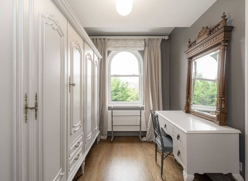 Properties for sale in Uxbridge Road - TW12 3AD view6
