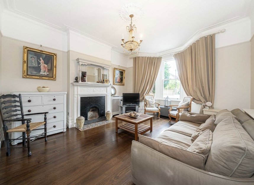 Properties for sale in Uxbridge Road - TW12 3AD view4