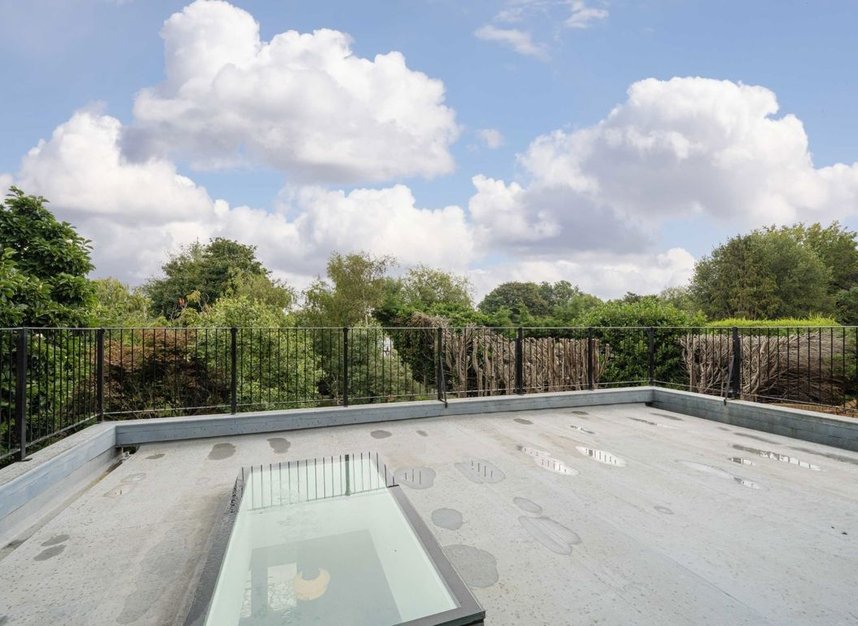 Properties for sale in Uxbridge Road - TW12 3AD view7