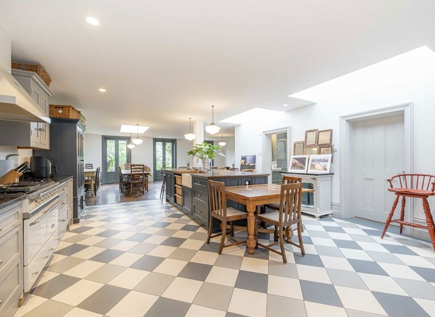 Properties for sale in Uxbridge Road - TW12 3AD view2