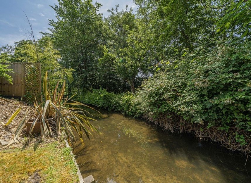 Properties for sale in Uxbridge Road - TW12 1BD view16