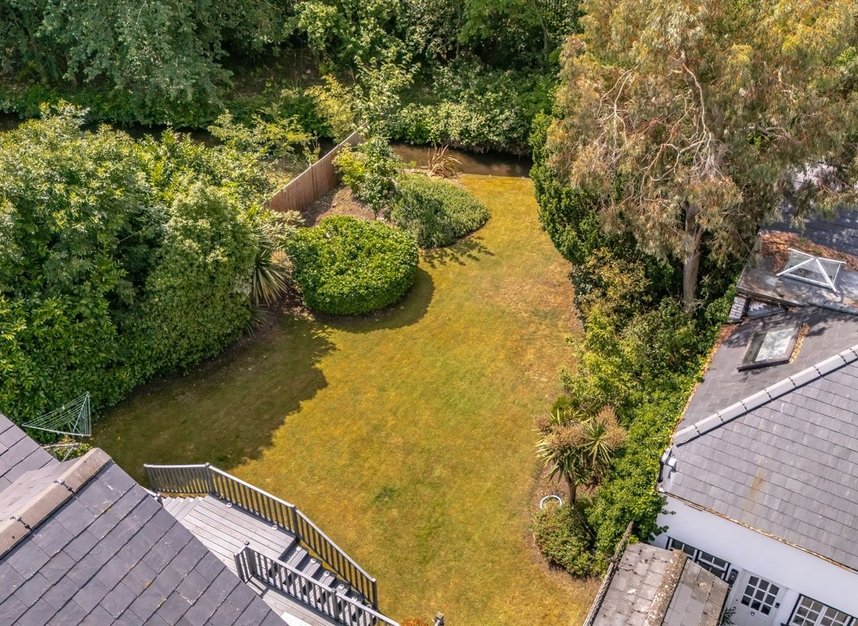 Properties for sale in Uxbridge Road - TW12 1BD view15