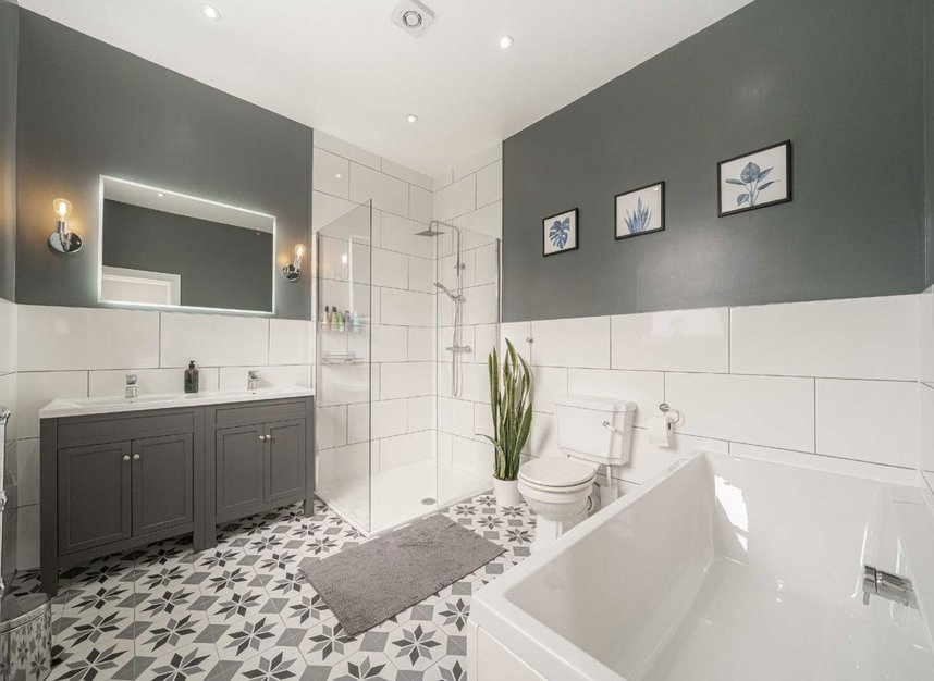 Properties for sale in Uxbridge Road - TW12 1BD view12