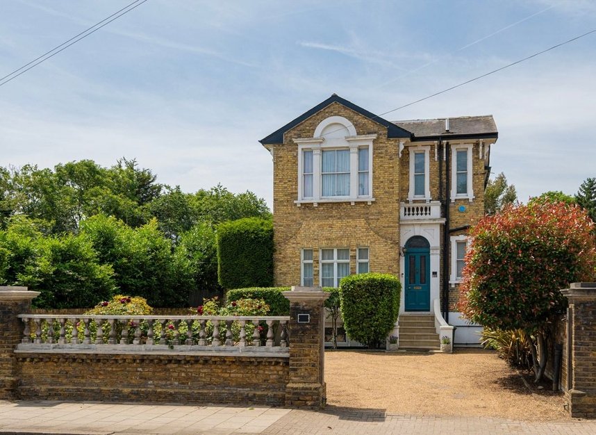 Properties for sale in Uxbridge Road - TW12 1BD view1
