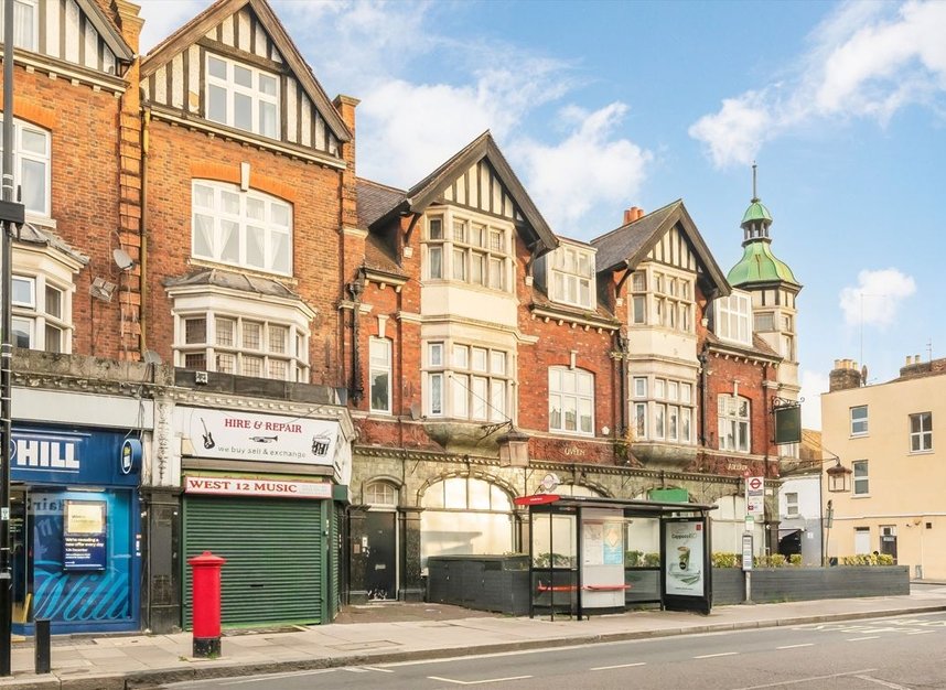 Uxbridge Rd Flat for sale in Uxbridge Road, London, W12 (Ref 270017) | Dexters