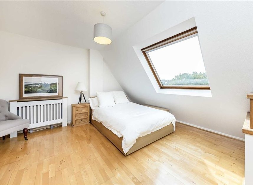 Flat for sale in Vanbrugh Park Road West, London, SE3 (Ref 223972