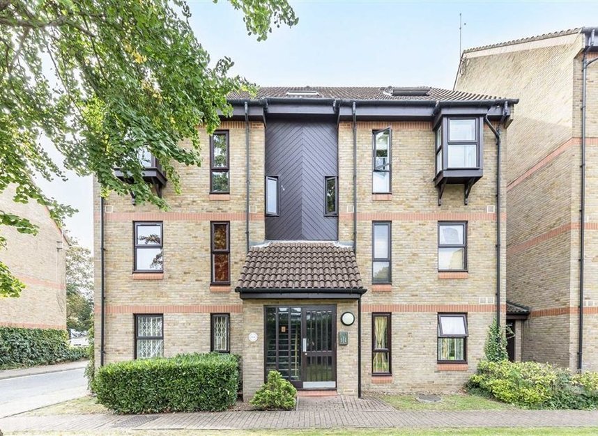 Flat for sale in Vanbrugh Park Road West, London, SE3 (Ref 223972