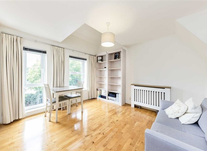 Flat for sale in Vanbrugh Park Road West, London, SE3 (Ref 223972