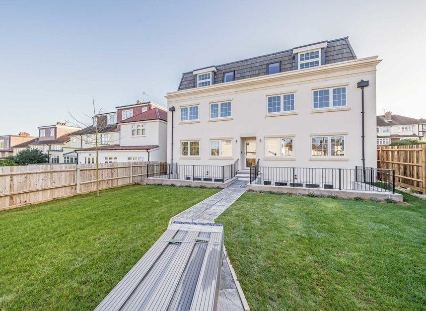 Studio for sale in Villiers Avenue, Surbiton, KT5 (Ref 218301) Dexters