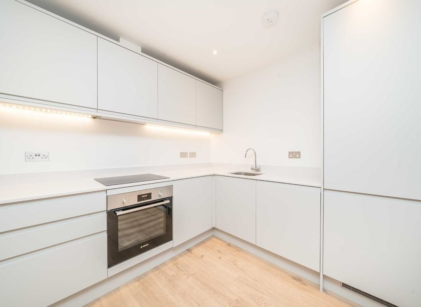 Studio for sale in Villiers Avenue, Surbiton, KT5 (Ref 218301) Dexters