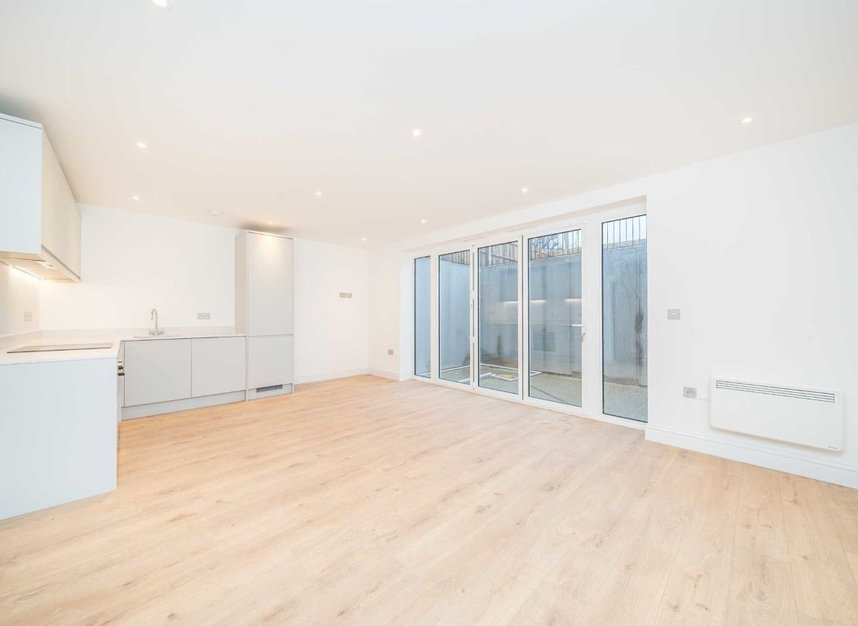 Studio for sale in Villiers Avenue, Surbiton, KT5 (Ref 218301) Dexters