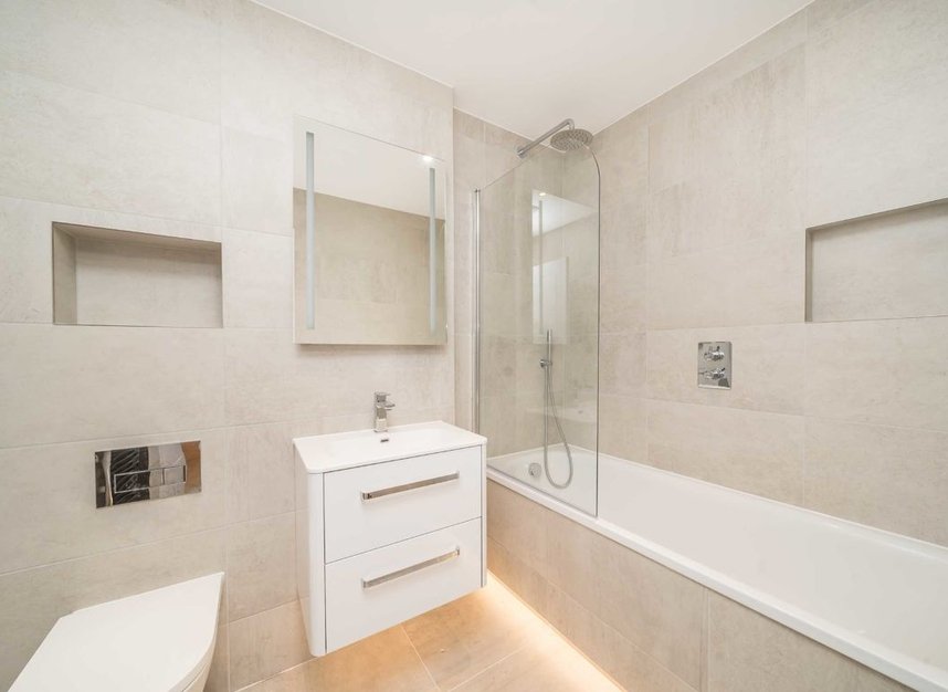 Studio for sale in Villiers Avenue, Surbiton, KT5 (Ref 218302) Dexters