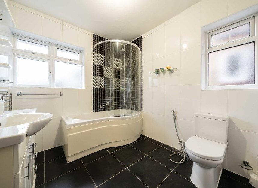 Properties for sale in Vyner Road - W3 7LY view9