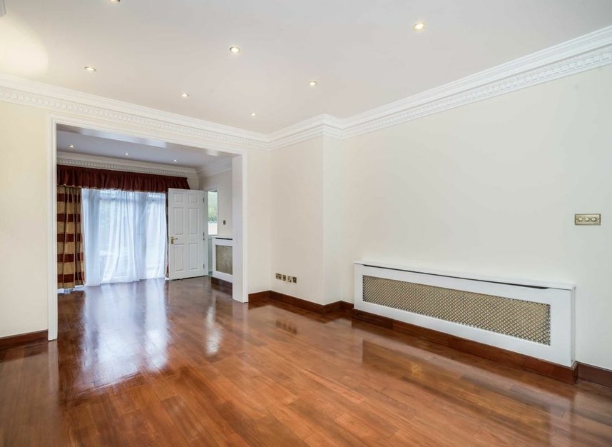 Properties for sale in Vyner Road - W3 7LY view2