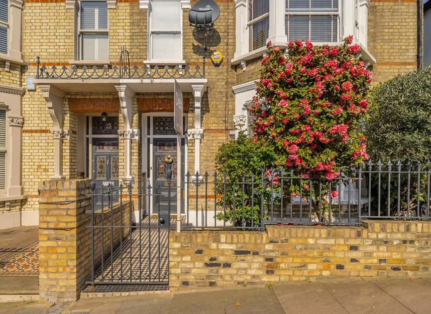 Properties for sale in Wakehurst Road - SW11 6DA view2