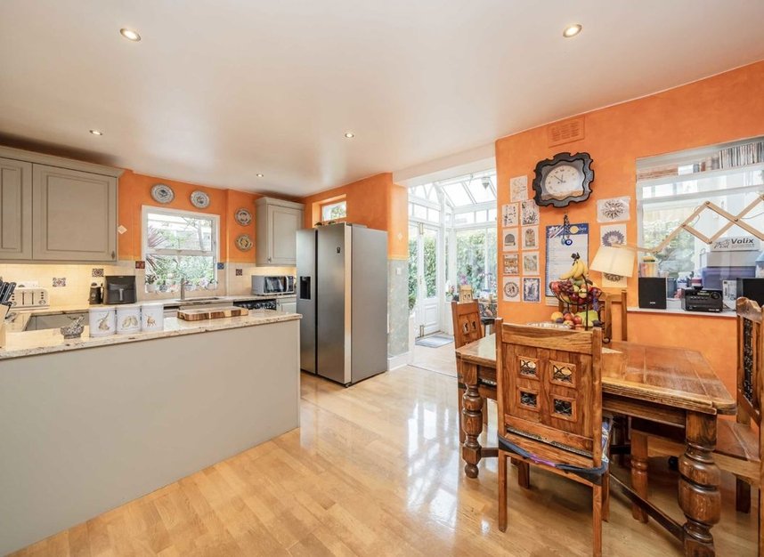 Properties for sale in Wakehurst Road - SW11 6DA view7